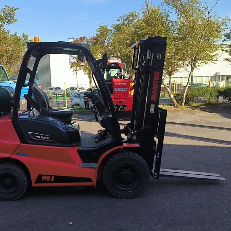 Maststapler Manitou MI 25 G ST5