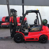 Maststapler Manitou MI 25 G ST5