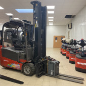 Chariot à mât Manitou ME320